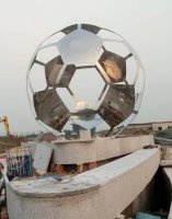 不锈钢抽象镂空足球雕塑
