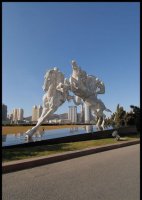 不锈钢抽象骑马人物雕塑