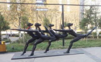 公园练习艺术体操的人物小品铜雕