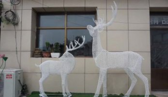不锈钢镂空鹿组合雕塑