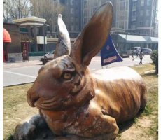 石雕兔子公园动物雕塑