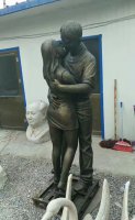 情侣亲吻铜雕-各大学标志性人物雕塑