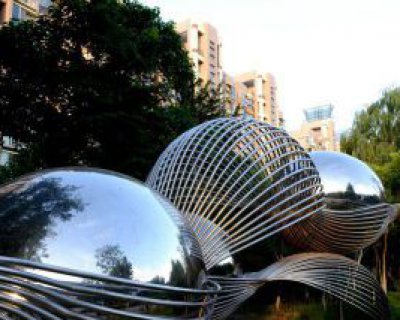 不锈钢镜面圆球小区景观雕塑