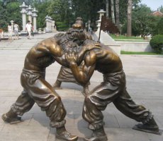 摔跤人物广场铜雕