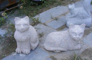公园小猫石雕-石雕佛像断臂