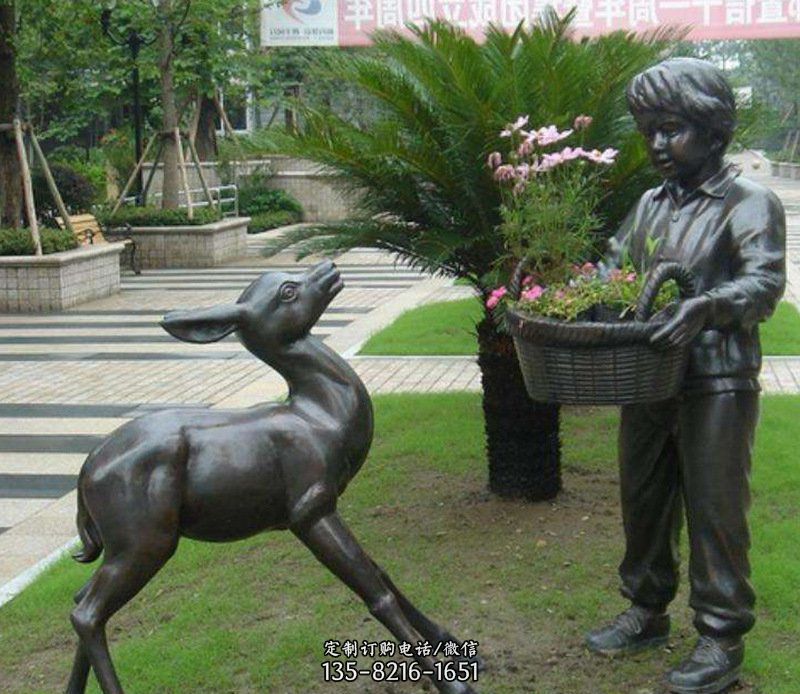 铜雕公园儿童和鹿雕塑摆件