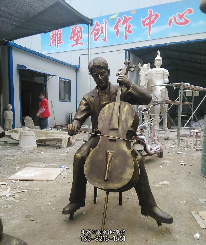 公园拉大提琴的人物铜雕