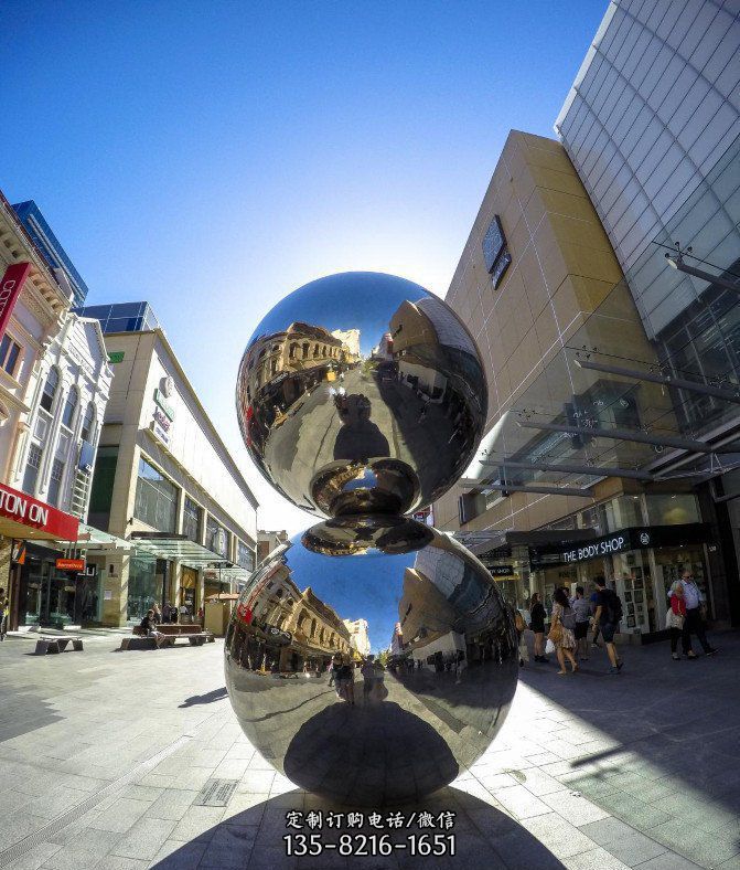 不锈钢镜面球步行街景观雕塑
