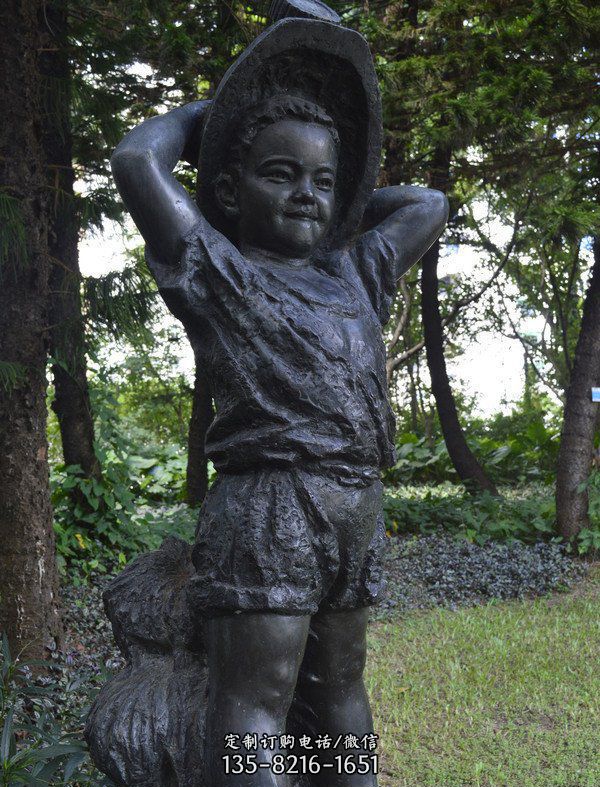 公園戴草帽的小男孩人物銅雕