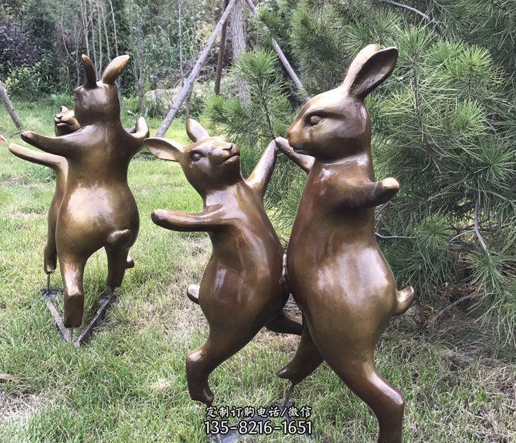 公园铜雕奔跑兔子动物雕塑