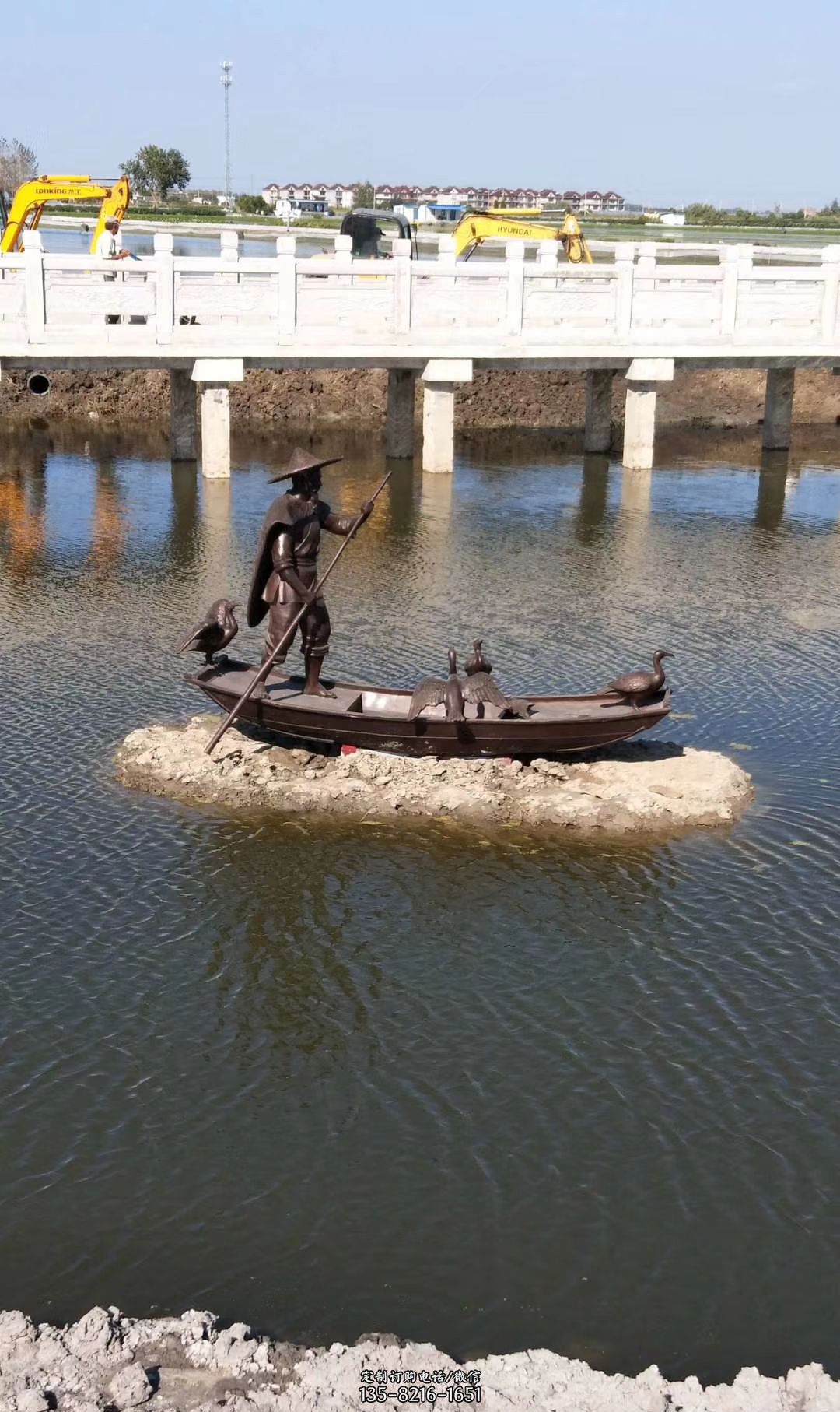 铜雕渔夫撑船打鱼雕塑 湖边景观雕塑高清图片