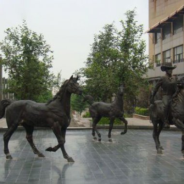 骑马人物广场景观公园动物铜雕