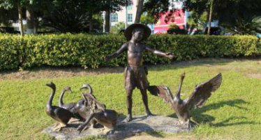 放鸭子的小男孩公园景观铜雕