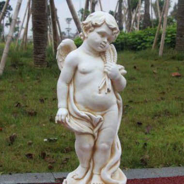 公园西方小天使雕塑