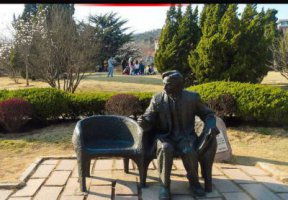 公园铜雕休闲座椅人物雕塑