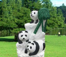 公园大熊猫与竹子石雕
