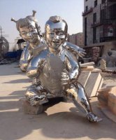 不锈钢穿肚兜的儿童人物雕塑