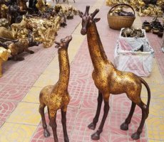 铜雕长颈鹿-可爱长颈鹿雕塑