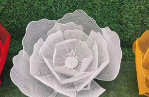 不锈钢彩色镂空花朵雕塑