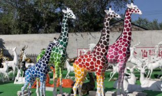 公园玻璃钢仿真动物长颈鹿雕塑