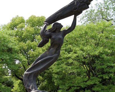 公园景区女娲补天铜雕人物