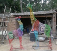 公园彩色不锈钢镂空长颈鹿雕塑