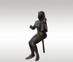 公园拉小提琴的人物铜雕