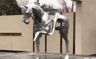 不锈钢抽象人骑马雕塑