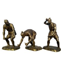 古代劳动的农民铜雕