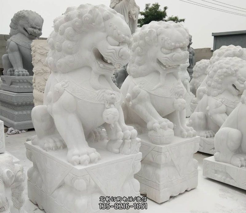 汉白玉门口看门踩球北京狮子石雕图片