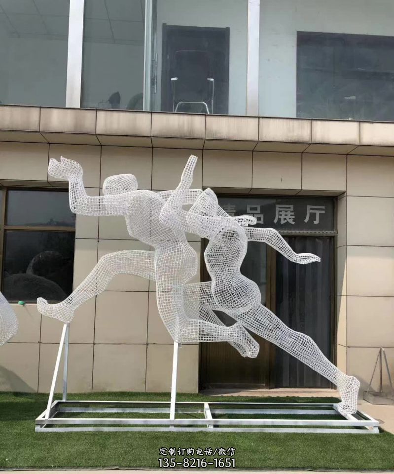 不锈钢镂空人物运动雕塑