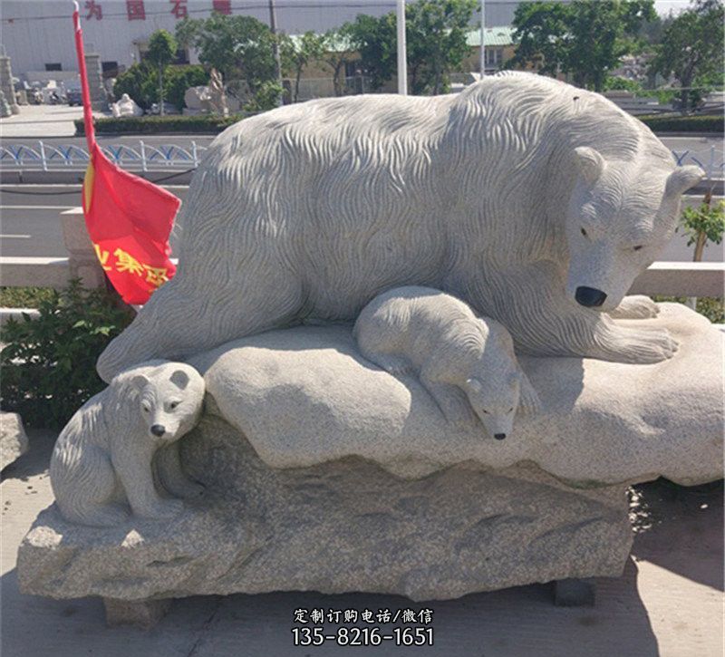公园北极熊母子石雕图片
