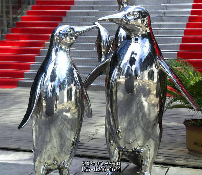不锈钢企鹅雕塑