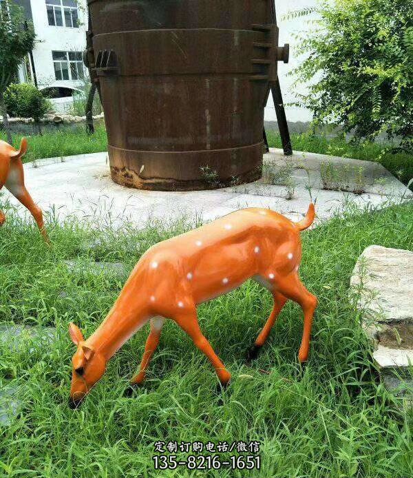 玻璃钢喷漆动物梅花鹿雕塑