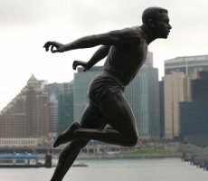 男人跑步铜雕-东方雕塑馆