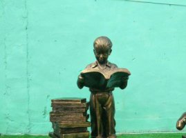 广场铜雕看书小孩人物雕塑