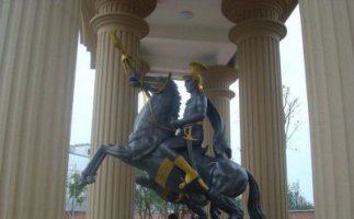 公园骑马的罗马士兵人物铜雕