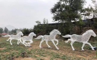 不锈钢镂空群马群奔跑雕塑