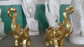 漆金小象铜雕-人驮大象雕塑