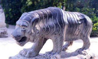 公园青石老虎雕塑