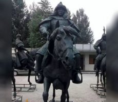 古代将军骑马人物铜雕 