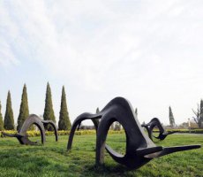 公园抽象牛铜雕