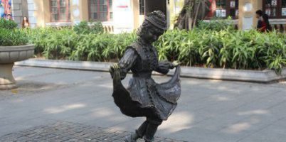 广场小女孩跳舞人物铜雕