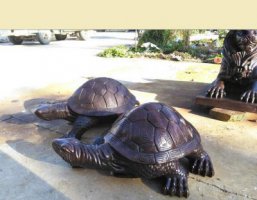公园母子乌龟铜雕