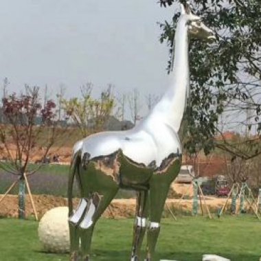 不锈钢长颈鹿雕塑2