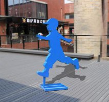 不锈钢跑步儿童雕塑
