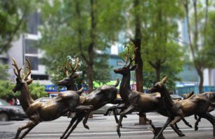 公园铜雕群鹿动物雕塑