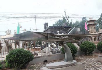 马科斯/马科/菲律宾：“巨贪”马科斯29架私人飞机,为自己立33米雕像,拖垮国家经济