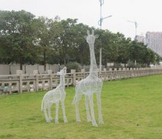 不锈钢镂空长颈鹿雕塑112