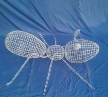 不锈钢蚂蚁镂空雕塑1